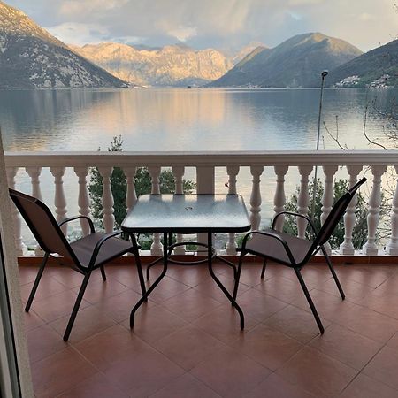 Apartments Villa Radonic Morinj Bagian luar foto