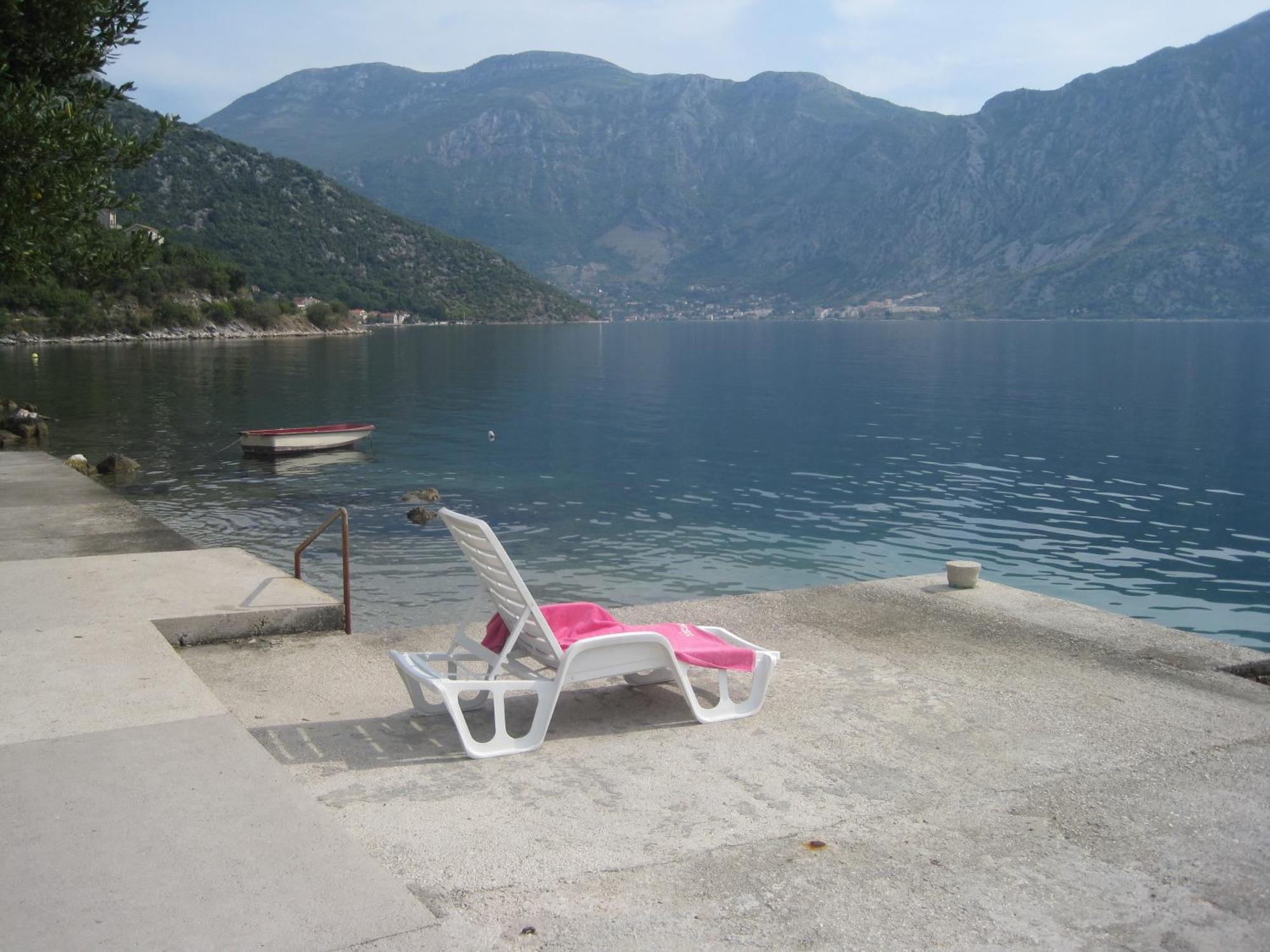 Apartments Villa Radonic Morinj Bagian luar foto
