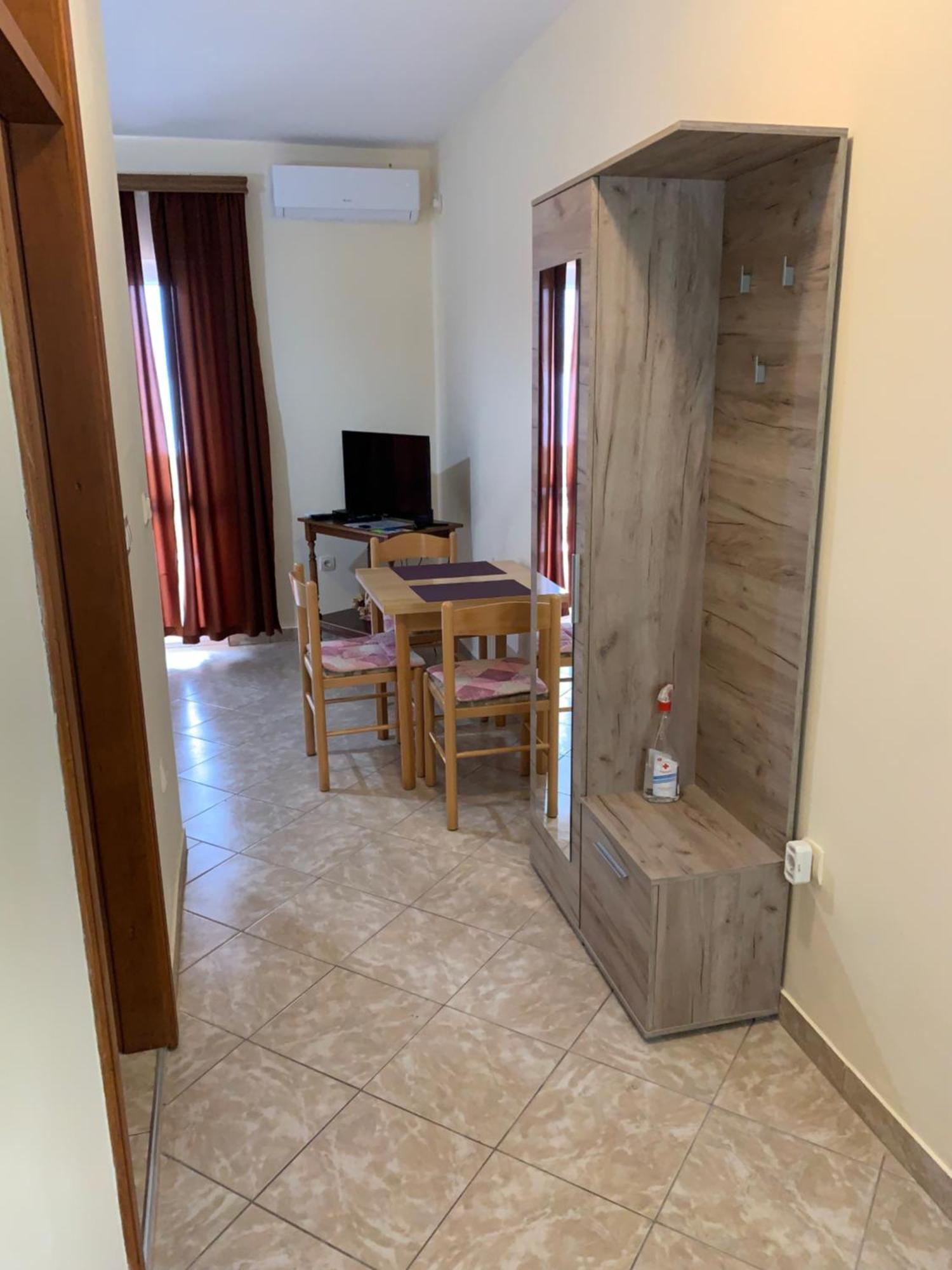 Apartments Villa Radonic Morinj Bagian luar foto