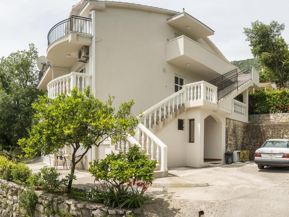 Apartments Villa Radonic Morinj Bagian luar foto