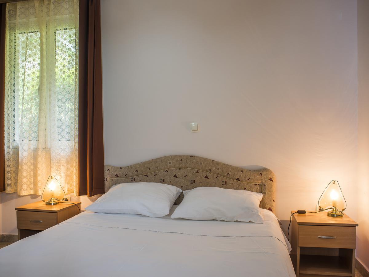 Apartments Villa Radonic Morinj Bagian luar foto