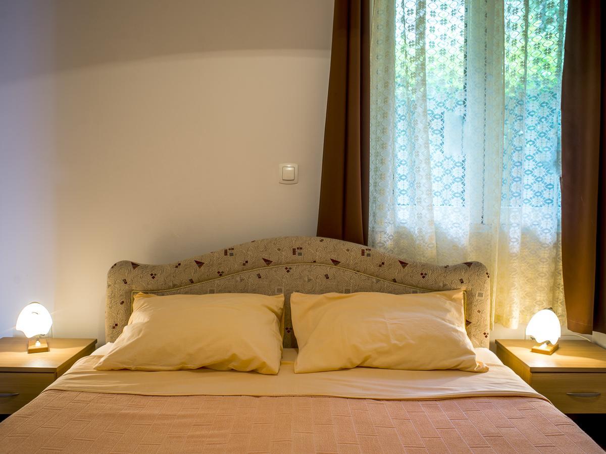 Apartments Villa Radonic Morinj Bagian luar foto