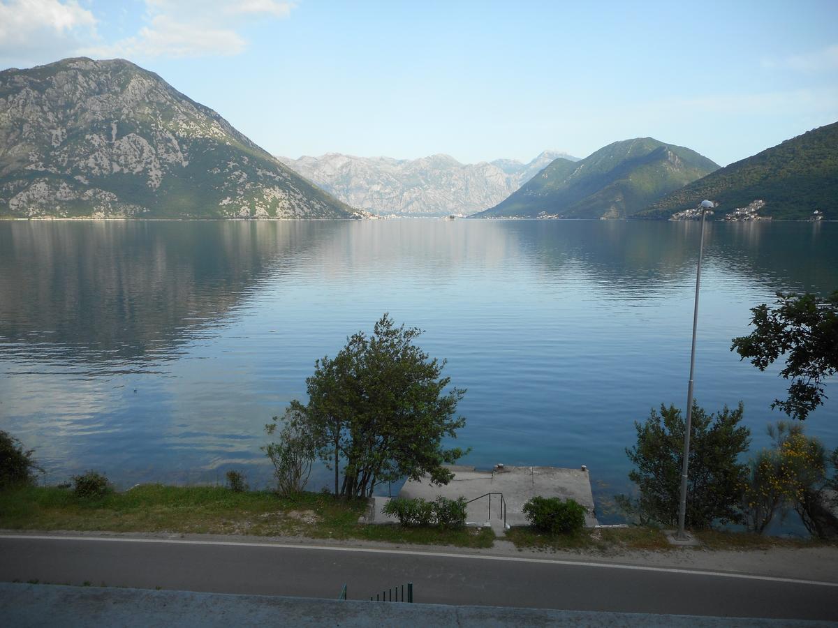 Apartments Villa Radonic Morinj Bagian luar foto