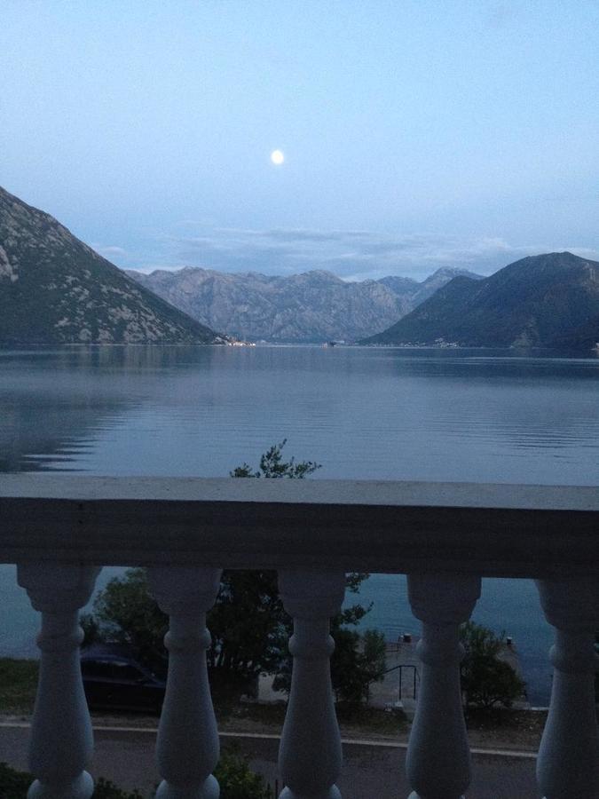 Apartments Villa Radonic Morinj Bagian luar foto