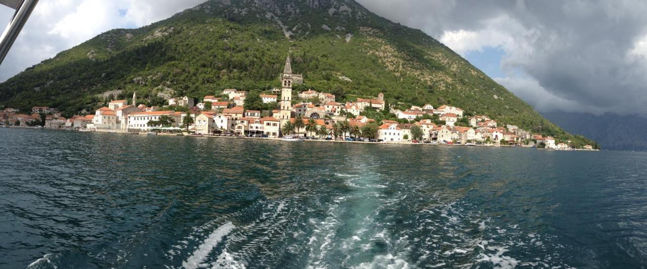 Apartments Villa Radonic Morinj Bagian luar foto